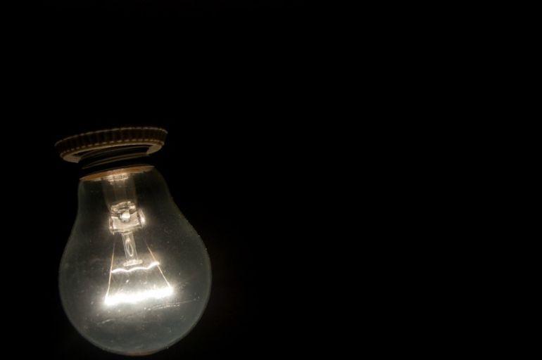 Imagen Mercado libre o mercado regulado (PVPC): ¿cuál es más conveniente con el precio de la luz por las nubes?